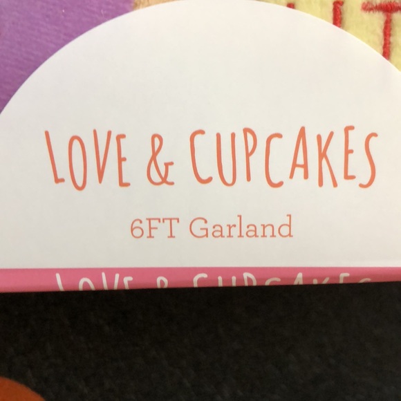 Love & Cupcakes Valentine’s Day Conversation Hearts Garland - Picture 4 of 4